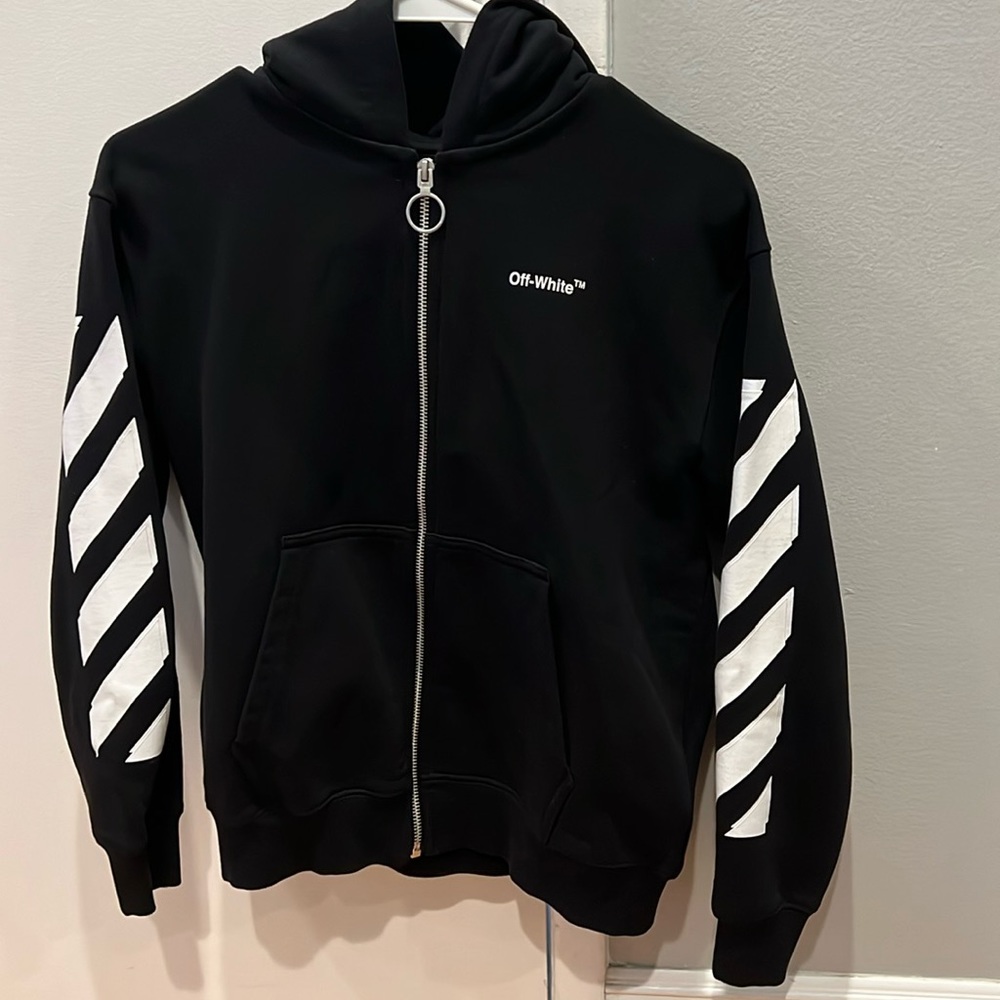 Off white cropped jacket.